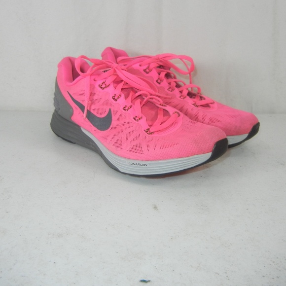 Nike Shoes - NIke Lunaglide 6 W omens Sneaker Size 8